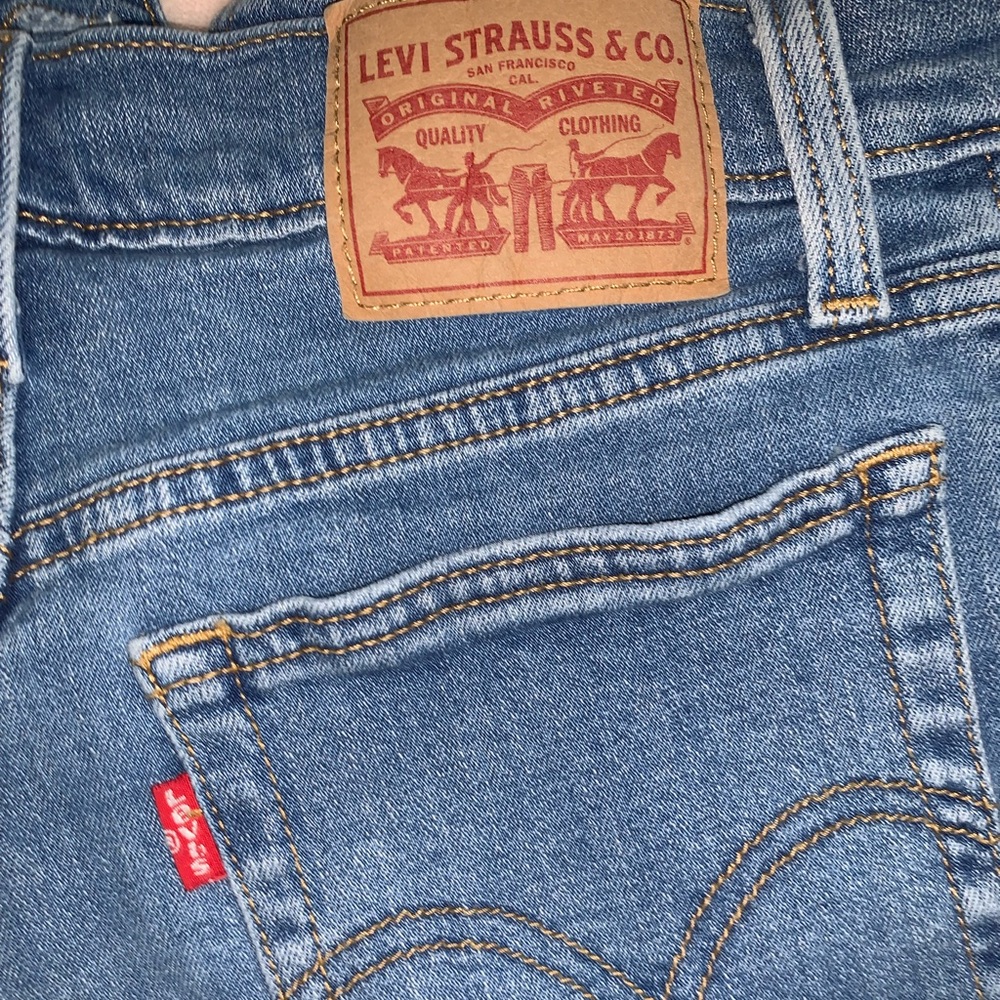 Levi’s blue denim high rise jean shorts waist 26 inches